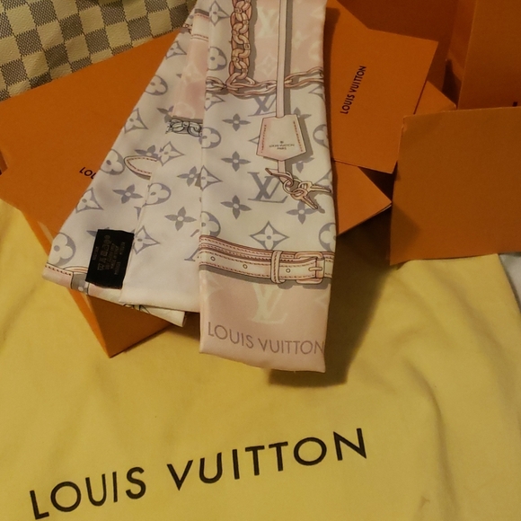 Louis Vuitton Monogram Pink Confidential Bandeau💞 - Picture 2 of 7